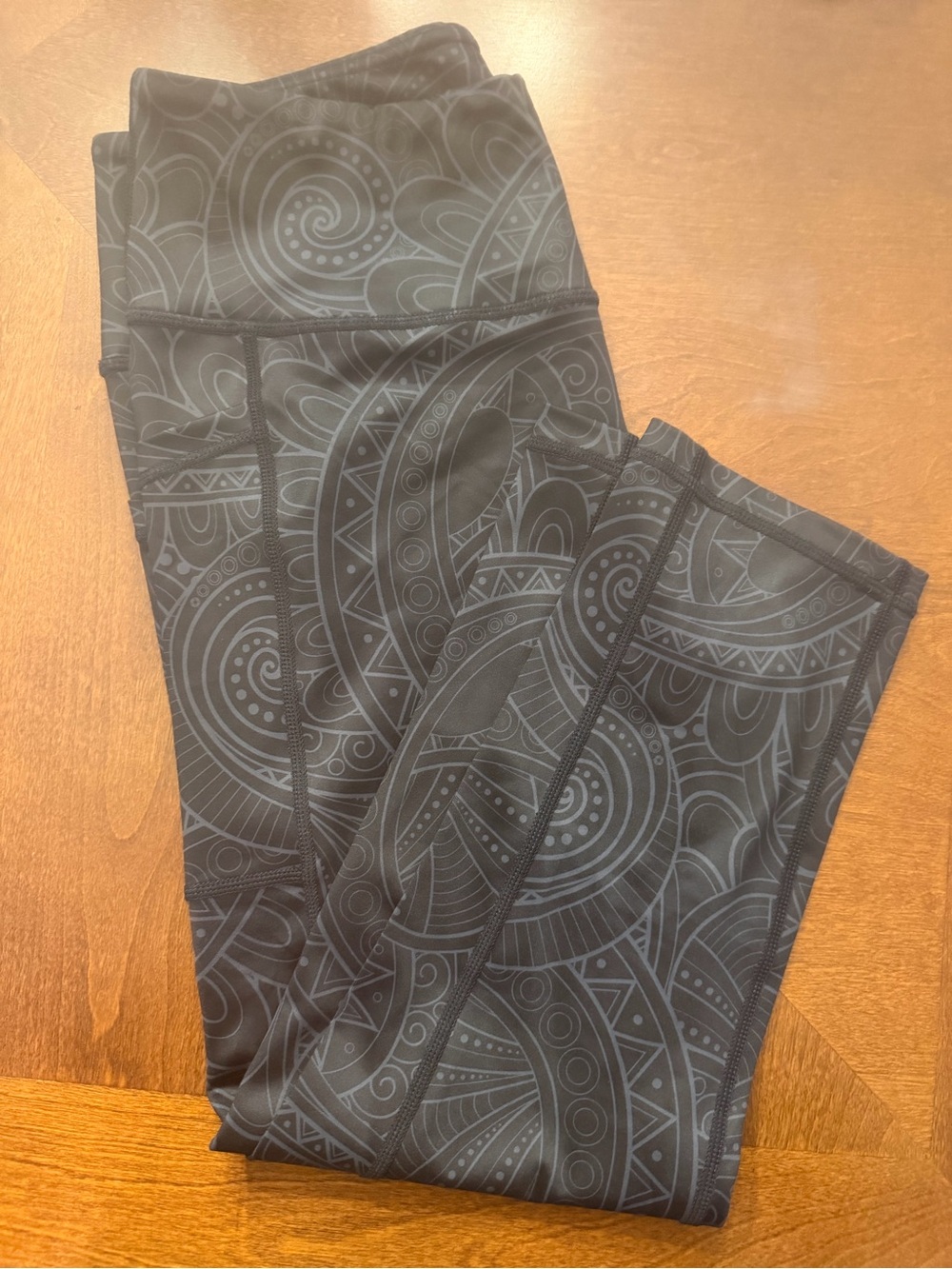 Constantly Varied Gear Black Zenergy printed capris size Medium
